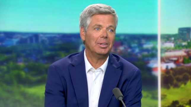 En direct, Serge Vermeiren explique que le Standard a déja limogé Mircea Rednic, après seulement 5 jours de championnat. L'entraîneur est déjà remplacé par Vincent Euvrard.