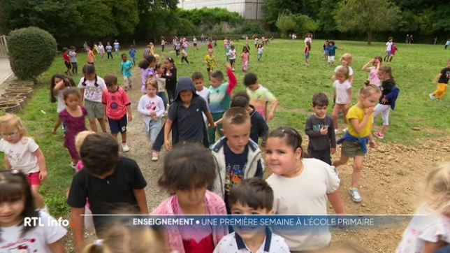 Retour sur l'atmosphère dans une école fondamentale de Robermont, à la fin de la première semaine de cours. Où en sont les élèves et les enseignants aujourd'hui ?