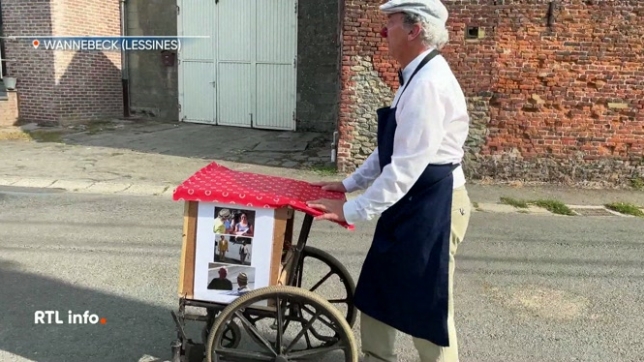 Tous les 15 jours, Denis le clown a sillonné à pied deux villages pour simplement aller à la rencontre de ses habitants. Un  projet, baptisé Sur la route mis sur pied par l'asbl Empathiclown, et soutenu par la Province de Hainaut.