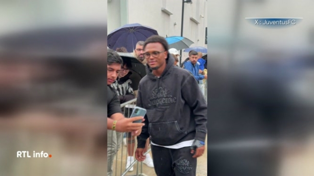 L'avant-centre des Diables, Loïs Openda, a signé à la Juventus de Turin et quitte le club allemand de Leipzig. Le joueur de 25 ans devrait remplacer Romelu Loukaku en équipe nationale pendant sa blessure.