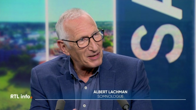 On retrouve en plateau le somnologue Albert Lachman qui donne ses conseils pour avoir un sommeil de qualité.