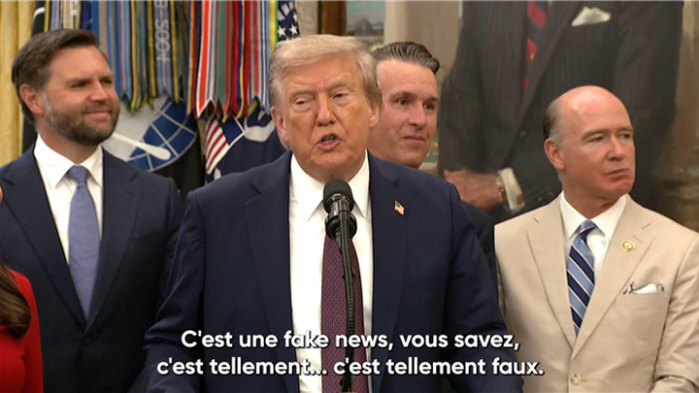 Donald Trump rejette les rumeurs sur son état de santé qui ont agité une partie des réseaux sociaux aux États-Unis depuis plusieurs jours, les qualifiant de fausse information lors d'une conférence de presse à la Maison Blanche.