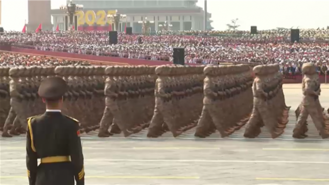 Xi Jinping, Vladimir Poutine et Kim Jong Un ont assisté ensemble au gigantesque défilé militaire célébrant les 80 ans de la fin de la Seconde Guerre mondiale, sur fond de tensions géopolitiques.