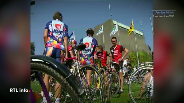 L’archive du jour nous ramène à Bruxelles en 1999, lors d’une promenade cycliste autour de la ville, essentiellement à caractère politique.