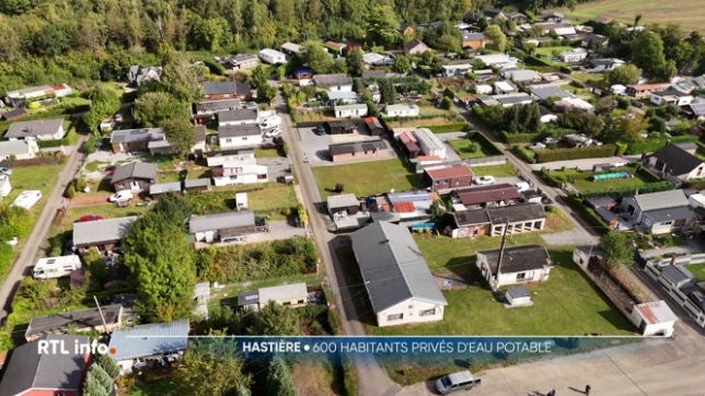 L'eau est coupée depuis hier dans cette région de la province de Namur en raison d'une possible présence de la bactérie E. coli dans le réseau d'eau, directement alimenté par une nappe phréatique. Des analyses ont été lancées.