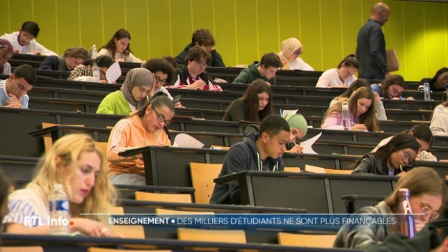 Une période qui est parfois décisive pour leur avenir. En raison des nouvelles règles, il faut réussir tous les cours de première en 2 ans.  Et les 3 premières années en 5 ans. Au-délà, les étudiants sont susceptibles d'être définitivement écartés.