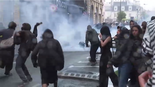 Des échauffourées éclatent entre manifestants et forces de l’ordre, en marge de la manifestation Bloquons tout, dans le centre-ville de Bordeaux.