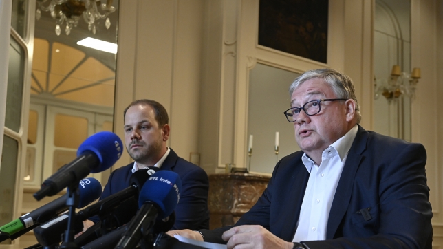 L’avocat Maxim Toller et le député européen Marc Tarabella.