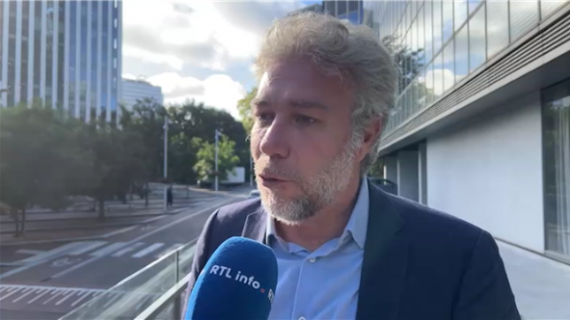 Alain Maron, ministre bruxellois, se réjouit de la suspension du report des restrictions LEZ. Mais il assure que les voitures diesel Euro 5 et essence Euro 2 – interdites dès aujourd’hui à Bruxelles – ne seront pas verbalisées pour le moment.