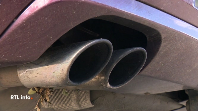 Parmi les véhicules désormais interdit à Bruxelles, il y a donc les voitures diesel Euro 5. Il s'agit en fait d'une norme anti-pollution mise en place au début des années 1990. On parlait, à l'époque, d'Euro 1, on en est aujourd'hui à Euro 6; explications.