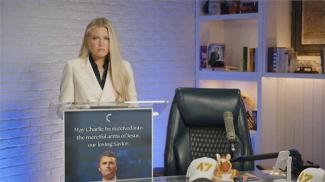 Dans une vidéo diffusée en direct, la veuve de l'activiste de droite Charlie Kirk s'exprime à propos de l'assassinat de son mari dans l'Utah, trois jours après qu'il ait été tué par balle, crime qui a choqué les États-Unis profondément polarisés.