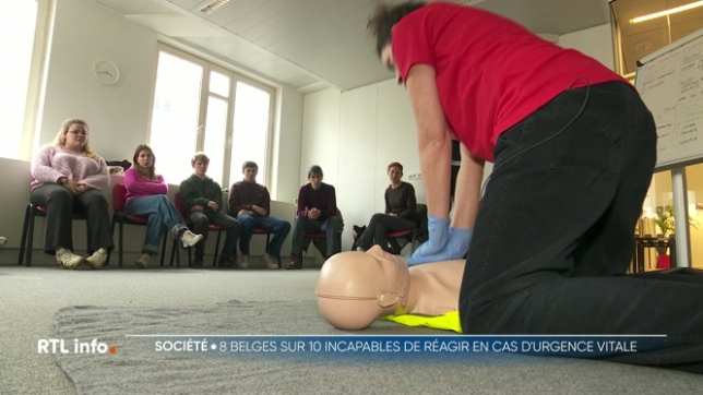 C'est ce qui ressort d'une enquête de la Croix-Rouge. À l’occasion de la Journée mondiale des premiers secours, l’organisation a en outre mené une expérience en caméra cachée illustrant la difficulté de réagir efficacement en cas d’urgence pour une très large partie de la population.