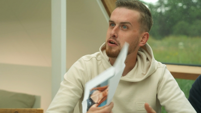 WD ADLP EXTRAIT 2.00_00_13_24.Still001.jpg