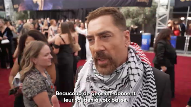 Les célébrités hollywoodiennes nommées aux Emmy Awards, l’équivalent télévisuel des Oscars, ont foulé le tapis rouge à Los Angeles. L’acteur espagnol Javier Bardem, qui a récemment rejoint le boycott des institutions cinématographiques israéliennes, arborait un keffieh noir et blanc.