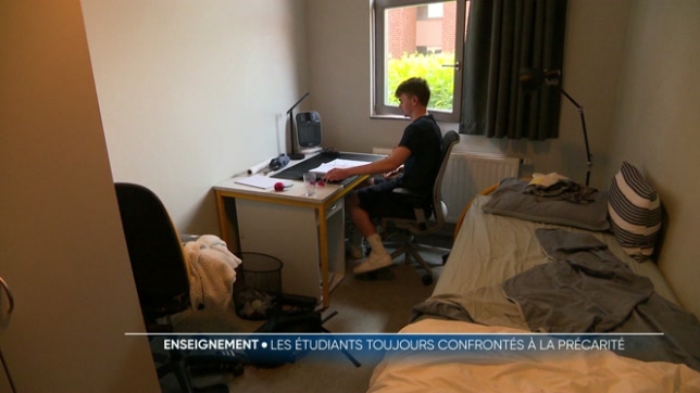230.000 étudiants du supérieur font leur rentrée ce 15 septembre, comme sur le campus universitaire de Louvain-la-Neuve. Avec un constat, de plus en plus d'étudiants ont besoin d'aide pour financer leurs études. A titre d'exemple, un étudiant sur 4 est boursier en Fédération Wallonie-Bruxelles.