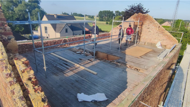 C’est un retard qui devient interminable. En Wallonie, les citoyens attendent les primes pour la rénovation énergétique de leur maison. Plus de 50.000 dossiers sont aujourd’hui en attente. Il y aurait plus d’un an de retard. Comment expliquer cette situation ?