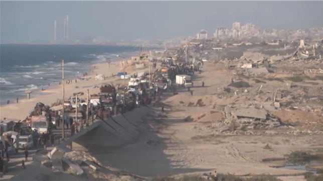 L'armée israélienne a annoncé le lancement mardi avant l'aube de son offensive terrestre majeure à Gaza-ville. Des milliers de Palestiniens ont donc pris la route en direction du sud de l'enclave.