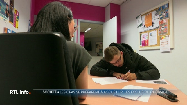 Les CPAS s'apprêtent à voir affluer de nombreuses personnes exclues du chômage dès le 1er janvier 2026. A Charleroi, le CPAS pense embaucher du personnel mais aussi renforcer les mesures de sécurité pour éviter tout débordement.