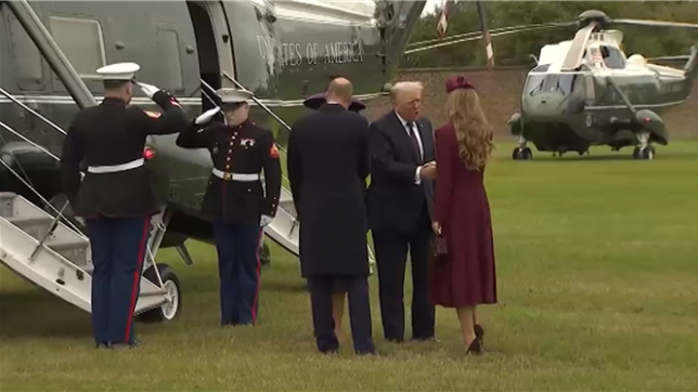Tour en calèche, garde d'honneur géante, défilé aérien inédit: le Royaume-Uni sort le grand jeu pour la deuxième visite d'Etat de Donald Trump, reçu mercredi à Windsor par Charles III, à l'écart du public et des manifestations.