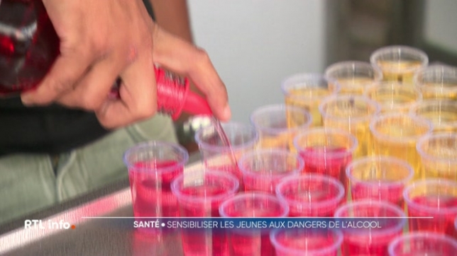 Les jeunes banalisent de plus en plus la consommation d'alcool. Ceux qui commencent avant 13 ans risquent fortement de devenir dépendants. Comment prévenir sans pour autant tout interdire ?