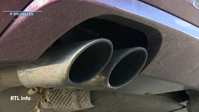 Les propriétaires de véhicules diesel Euro 5 et essence Euro bénéficient d'une tolérance de 6 mois dans les zones basse émission à Bruxelles. Les contrôles débuteront en janvier, mais les amendes ne seront données qu'après 3 mois d’avertissements.