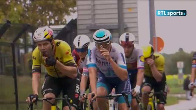 Super 8 Classic: Wout van Aert, gêné par la pluie... lèche ses lunettes