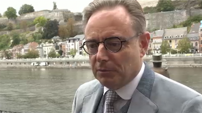 « Bones fiesses de Wallonie ! », s’est exclamé le Premier ministre Bart De Wever à son arrivée samedi après-midi à l’Elysette, siège du gouvernement wallon, où il était invité à l’occasion des Fêtes de Wallonie.