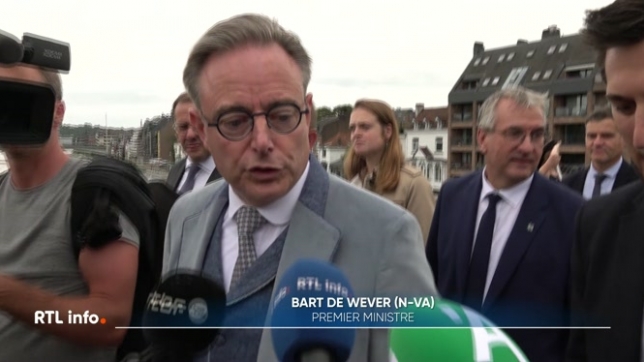 Comme le veut la tradition, la politique s’est invitée à la fête, avec cette année une prise de parole qui a particulièrement retenu l'attention : celle de Bart De Wever, notre Premier ministre, venu saluer les wallons. Comment son message a-t-il été perçu dans ce contexte festif et identitaire ?