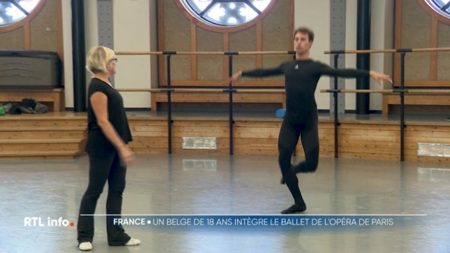 A seulement 18 ans, un jeune prodige belge entre dans la légende. Hadrien Moulin vient de rejoindre le corps de ballet de l’Opéra national, une institution mythique, symbole d’excellence et de rigueur. Immersion dans les coulisses de l’excellence.