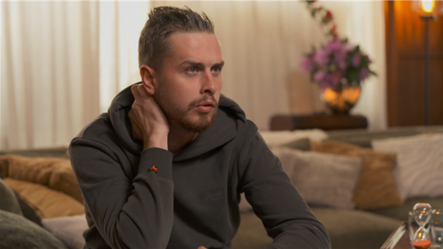 Lors des speed datings, William surprend par son ton sans filtre et ses confidences déstabilisantes. Mais derrière son aisance apparente, l’agriculteur semble cacher un secret.