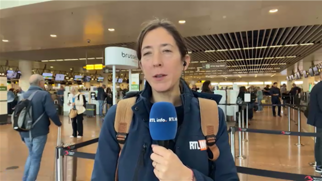 La cyberattaque de vendredi soir à l’aéroport de Bruxelles a encore des conséquences ce lundi. La grande majorité des vols peuvent toutefois être assurés. L’enregistrement des passagers et des bagages doivent encore se faire manuellement.