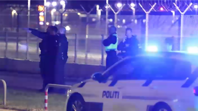 Un drone aperçu lundi soir près de l’aéroport d’Oslo a entraîné la suspension du trafic aérien pendant trois heures. Une douzaine de vols ont été perturbés, alors que Copenhague faisait face au même moment à un incident similaire.