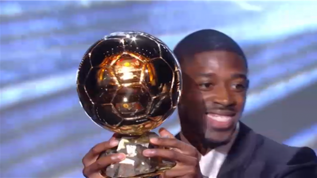 Sacré Ballon d’Or 2025, Ousmane Dembélé a dédié son trophée au PSG, à ses supporters et à sa famille. Le Parisien, ému aux larmes, assure que cette récompense individuelle n’était pas un objectif personnel.