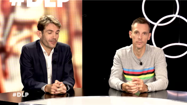 Remco Evenepoel est pratiquement intouchable sur contre-la-montre et il l'a encore prouvé ce dimanche en surclassant les championnats du monde de contre-la-montre. Le Belge a devancé Jay Vine de 1'14 et son coéquipier, Ilan Van Wilder, de 2'36. Mieux encore, le Belge a dépassé Tadej Pogacar, annoncé comme son principal rival, parti 2'30 avant lui.