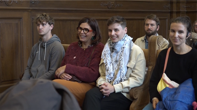 Anuna De Wever, ses avocats et les personnes venues la soutenir se sont montrés satisfaits, mardi après-midi, à l'issue de sa comparution devant le tribunal correctionnel de Tournai. L'activiste y était poursuivie pour des dégradations au préjudice de l'entreprise OIP, filiale du géant israélien de l'armement Elbit Systems.