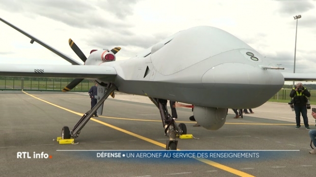 La Défense belge vient de se doter d'un tout nouvel appareil, une sorte de super drone piloté à distance par des opérateurs depuis la base militaire de Florennes. L'engin est conçu pour des missions de surveillance, de renseignements et de reconnaissance.