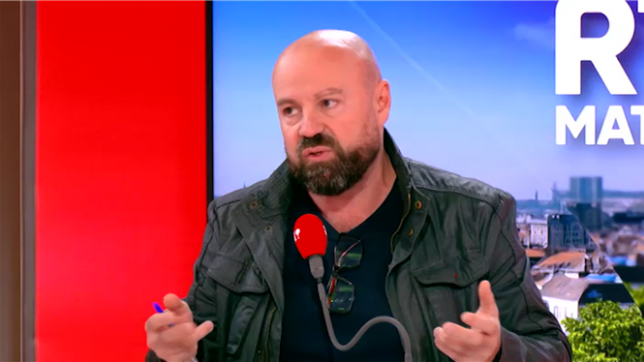 Invité de Bel RTL ce mercredi matin, le secrétaire général de la FGTB wallonne a vivement critiqué les réformes menées par le gouvernement MR – Engagés. Quelques heures avant la Marche pour l’emploi de qualité à Namur, il a dénoncé une politique qui, selon lui, fragilise les travailleurs et creuse les inégalités.