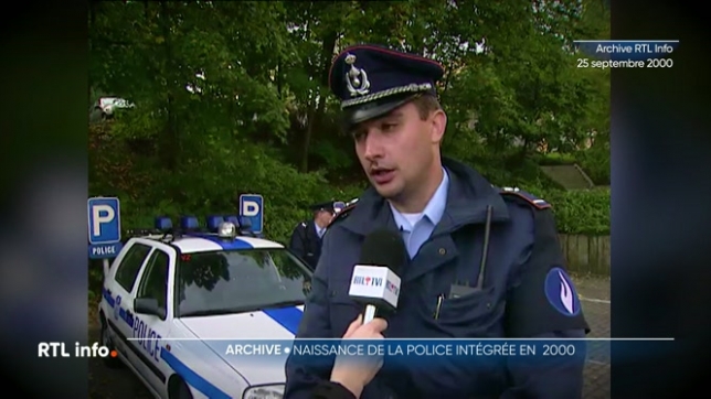 En 2000, la réforme des polices était appliquée. 60 policiers et 30 gendarmes ont commencé à travailler ensemble, le 25 septembre 2000, à Ottignies.
