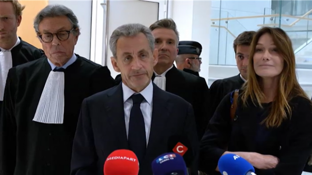 Et s'ils veulent absolument que je dorme en prison, je dormirai en prison mais la tête haute, déclare l'ancien président Nicolas Sarkozy à sa sortie de la salle d'audience après sa condamnation dans l'affaire dite du financement libyen de sa campagne de 2007.