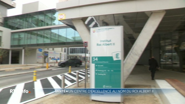 Le roi Albert et la reine Paola ont participé à l'inauguration du centre Albert II, un nouveau centre d'excellence contre le cancer, qui est une extension des cliniques universitaires Saint-Luc à Bruxelles.