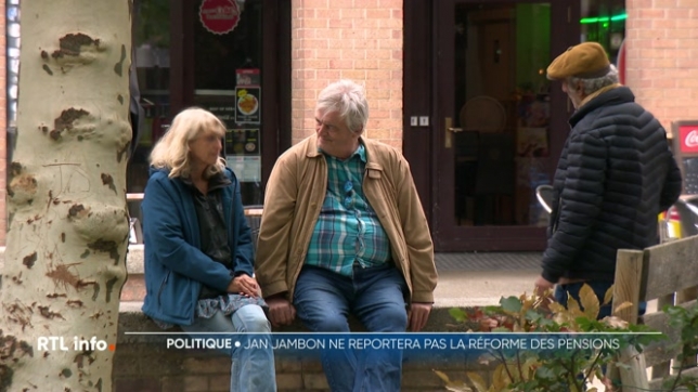 Pour le ministre Jan Jambon, il n'est pas question de reporter d'un an la réforme des pensions. Et pourtant, il semble que les nouvelles mesures soient compliquées à mettre en place, d'un point de vue technique. C'est ce que révèle un rapport interne du Service Public Fédéral.