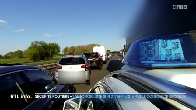 Un automobiliste sur deux ne sait pas comment appliquer le couloir de secours sur la route, c'est ce que montre un sondage de l'institut Vias. Cette notion qui existe depuis 5 ans maintenant est loin d'être adoptée.