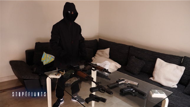 Armes sur la table, contrats anonymes, jeunes recrues prêtes à tuer pour quelques milliers d’euros : le récit d’un tueur à gages montre une criminalité toujours plus brutale.