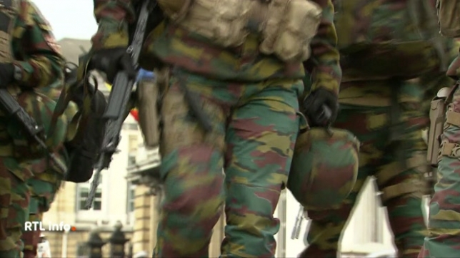 La Défense belge a pour politique d'exclure automatiquement tout militaire surpris avec des drogues dures, et ne tolère qu'une seule récidive pour les drogues douces. En 2027, 17 militaires ont ainsi été exclus de l'armée. Et 281 candidats ont vu leur dossier rejeté pour les mêmes raisons.