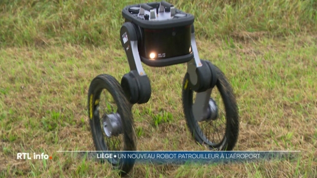 L'aéroport de Liège a présenté sa dernière acquisition en matière de sécurité. Il s'appelle Suricate, et c'est un robot autonome tout terrain qui assurera des patrouilles de surveillance dans les zones reculées de l'aéroport. Pas question de remplacer les agents, mais bien de les épauler.