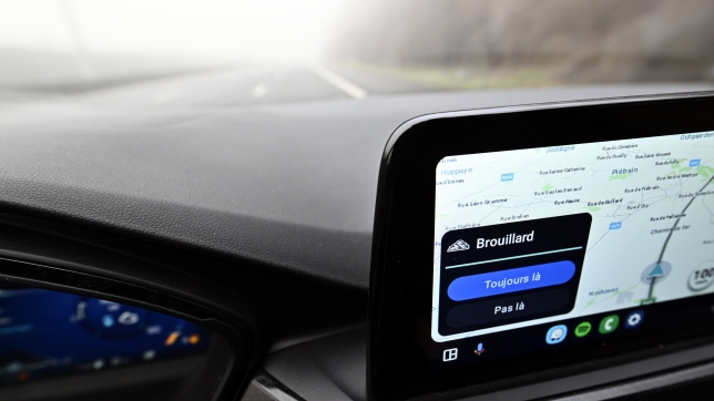 A GPS screen issues a fog warning on a foggy morning in Noduwez, Friday 17 January 2025. BELGA PHOTO ERIC LALMAND