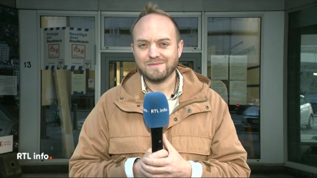 Certains habitants de la Tour Kennedy sont désormais autorisés à regagner leur logement, a annoncé le bourgmestre Willy Demeyer mercredi. La décision fait suite au rapport de l'intercommunale d'incendie, selon lequel toutes les conditions de sécurité sont remplies. Le point avec Mathieu Langer.