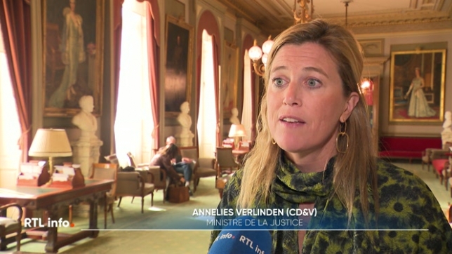 En direct de la prison de Huy, Michaël Menten évoque la réponse de la ministre de l'Intérieur Annelies Verlinden face au désarroi de la justice et du domaine carcéral.