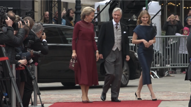 Ils ont été reçus à leur arrivée au palais grand-ducal par le Grand-Duc Henri et son épouse, María Teresa Mestre.