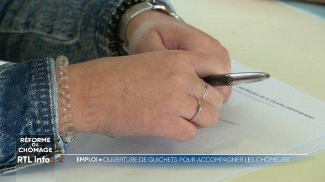 À partir du 1er janvier, les premiers chômeurs de longue durée seront exclus. Afin d’anticiper cette échéance, la commune de Chaudfontaine a ouvert un bureau qui leur est spécifiquement destiné. Situé à deux pas du CPAS.